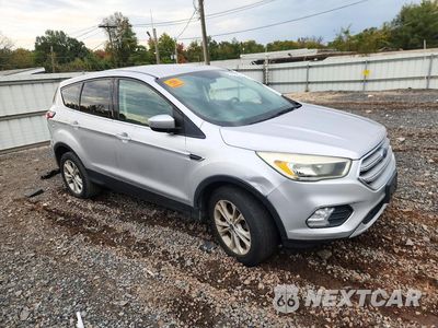Czwarte zdjęcie samochodu z boku: 2017 FORD ESCAPE SE VIN:1FMCU9GD2HUC41380 - miniatura