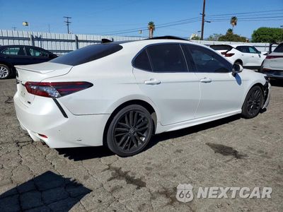 Trzecie zdjęcie samochodu z tyłu: 2021 TOYOTA CAMRY XSE VIN:4T1K61AK4MU571160 - miniatura