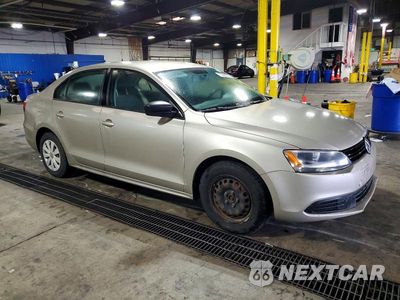 Czwarte zdjęcie samochodu z boku: 2014 VOLKSWAGEN JETTA BASE VIN:3VW2K7AJ5EM328552 - miniatura