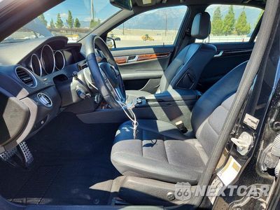 Zdjęcie 8 z 13 samochodu: 2012 MERCEDES-BENZ C 250 VIN:WDDGF4HB7CA623405 - miniatura