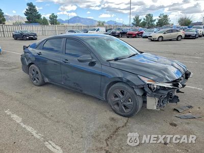 Czwarte zdjęcie samochodu z boku: 2023 HYUNDAI ELANTRA SEL VIN:5NPLM4AG9PH110708 - miniatura
