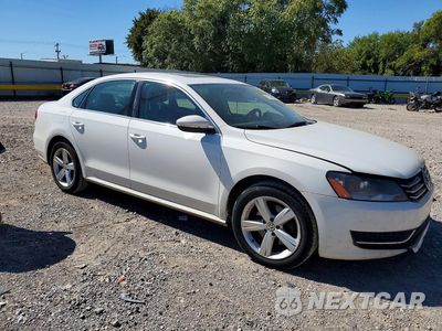 Czwarte zdjęcie samochodu z boku: 2012 VOLKSWAGEN PASSAT SE VIN:1VWBP7A39CC033942 - miniatura