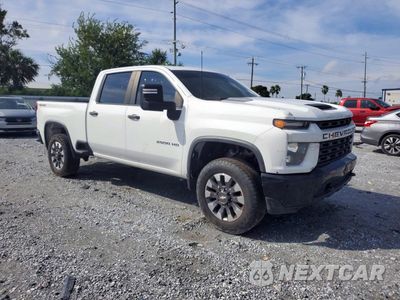 Czwarte zdjęcie samochodu z boku: 2021 CHEVROLET SILVERADO K2500 CUSTOM VIN:1GC4YME7XMF243907 - miniatura