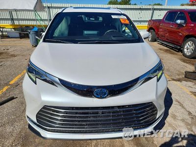 Piąte zdjęcie samochodu w środku: 2024 TOYOTA SIENNA PLATINUM 7-PASSENGER VIN:5TDESKFC2RS148318 - miniatura