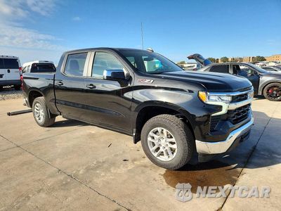 Czwarte zdjęcie samochodu z boku: 2023 CHEVROLET SILVERADO K1500 LT VIN:1GCUDDED2PZ333878 - miniatura