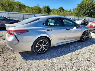 Trzecie zdjęcie samochodu z tyłu: 2018 TOYOTA CAMRY SE VIN:4T1B11HK8JU549016 - miniatura