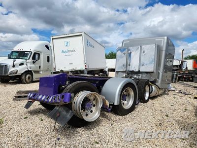 Trzecie zdjęcie samochodu z tyłu: 2022 PETERBILT 389 TRUCK CAB AND CHASSIS VIN:1XPXP4EX8ND784479 - miniatura