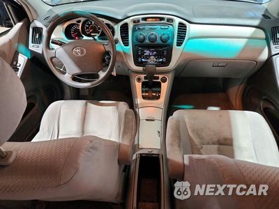Zdjęcie 8 z 13 samochodu: 2005 TOYOTA HIGHLANDER BASE VIN:JTEEP21A350127848 - miniatura