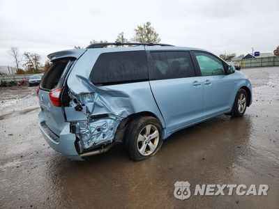 Trzecie zdjęcie samochodu z tyłu: 2017 TOYOTA SIENNA LE VIN:5TDKZ3DC6HS865651 - miniatura