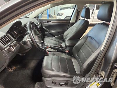 Zdjęcie 7 z 12 samochodu: 2017 VOLKSWAGEN PASSAT SE VIN:1VWGT7A35HC040492 - miniatura