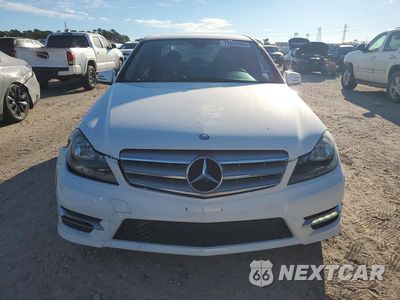 Piąte zdjęcie samochodu w środku: 2013 MERCEDES-BENZ C 250 VIN:WDDGF4HBXDA864540 - miniatura