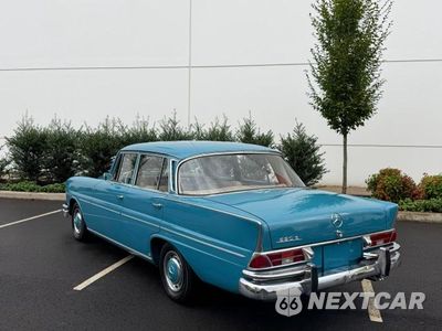 Trzecie zdjęcie samochodu z tyłu: 1965 MERCEDES-BENZ 220 S AUTOMATIC TRANSMISSION VIN:138027 - miniatura