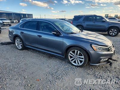 Czwarte zdjęcie samochodu z boku: 2017 VOLKSWAGEN PASSAT SE VIN:1VWGT7A3XHC027723 - miniatura
