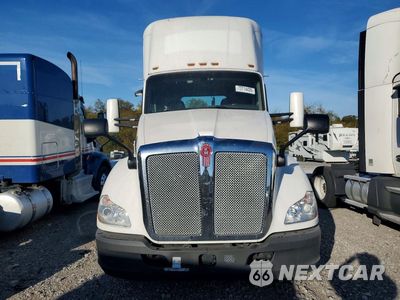 Piąte zdjęcie samochodu w środku: 2019 KENWORTH T680 SEMI TRUCK VIN:1XKYA48X6KJ297320 - miniatura