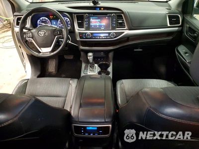 Zdjęcie 8 z 14 samochodu: 2016 TOYOTA HIGHLANDER LE PLUS VIN:5TDBKRFH0GS275704 - miniatura