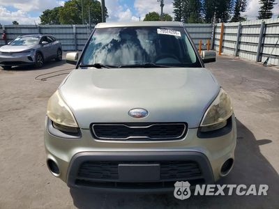 Piąte zdjęcie samochodu w środku: 2013 KIA SOUL BASE VIN:KNDJT2A57D7530528 - miniatura