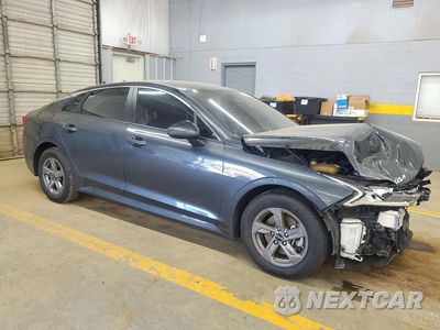 Czwarte zdjęcie samochodu z boku: 2023 KIA K5 LXS VIN:5XXG14J28PG218277 - miniatura