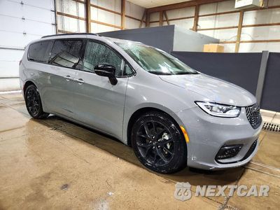 Czwarte zdjęcie samochodu z boku: 2025 CHRYSLER PACIFICA LIMITED VIN:2C4RC1GGXSR524417 - miniatura