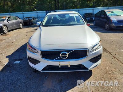 Piąte zdjęcie samochodu w środku: 2021 VOLVO S60 T5 MOMENTUM VIN:7JR102FK1MG081775 - miniatura