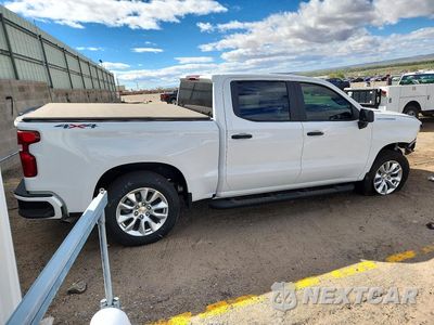 Trzecie zdjęcie samochodu z tyłu: 2026 CHEVROLET SILVERADO K1500 CUSTOM VIN:3GCPKBEK2TG406683 - miniatura