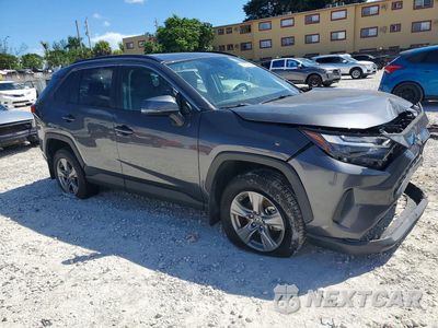 Czwarte zdjęcie samochodu z boku: 2024 TOYOTA RAV4 XLE VIN:2T3W1RFV1RC262909 - miniatura