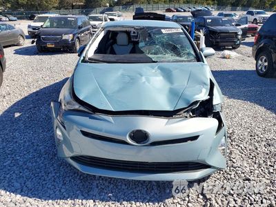 Piąte zdjęcie samochodu w środku: 2017 TOYOTA PRIUS THREE TOURING VIN:JTDKARFUXH3030895 - miniatura