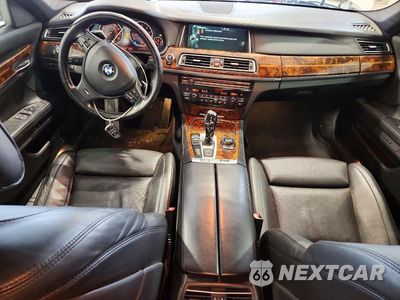 Zdjęcie 8 z 12 samochodu: 2013 BMW 750 XI VIN:WBAYB6C55DD223721 - miniatura