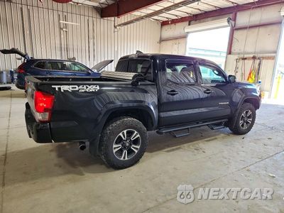 Trzecie zdjęcie samochodu z tyłu: 2017 TOYOTA TACOMA TRD SPORT VIN:3TMCZ5AN2HM095096 - miniatura
