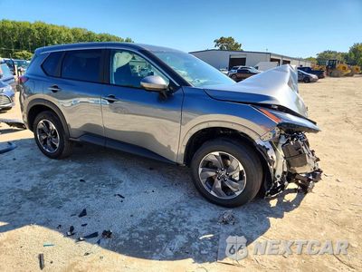 Czwarte zdjęcie samochodu z boku: 2026 NISSAN ROGUE SV VIN:5N1BT3BA4TC682113 - miniatura