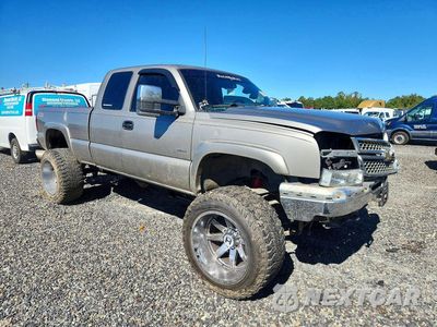 Czwarte zdjęcie samochodu z boku: 2003 CHEVROLET SILVERADO K2500 HEAVY DUTY VIN:1GCHK29113E106310 - miniatura