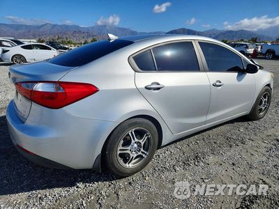 Trzecie zdjęcie samochodu z tyłu: 2015 KIA FORTE LX VIN:KNAFK4A65F5296303 - miniatura
