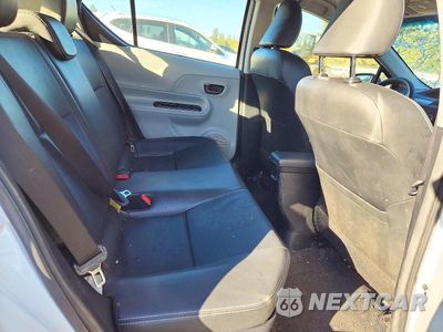 Zdjęcie 10 z 12 samochodu: 2012 TOYOTA PRIUS C FOUR VIN:JTDKDTB39C1512697 - miniatura