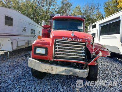 Piąte zdjęcie samochodu w środku: 2001 MACK RB688S DUMP TRUCK VIN:1M2P324C11M060686 - miniatura