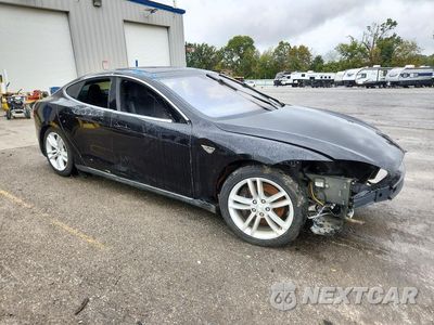 Czwarte zdjęcie samochodu z boku: 2016 TESLA MODEL S VIN:5YJSA1E49GF128935 - miniatura