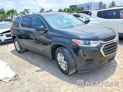 Czwarte zdjęcie samochodu z boku: 2019 CHEVROLET TRAVERSE LS VIN:1GNERFKW6KJ111558 - miniatura