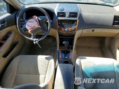 Zdjęcie 8 z 12 samochodu: 2004 HONDA ACCORD EX VIN:1HGCM56624A001212 - miniatura