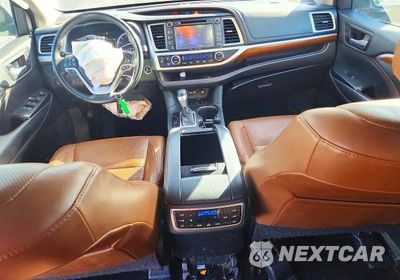 Zdjęcie 8 z 12 samochodu: 2018 TOYOTA HIGHLANDER LIMITED PLATINUM VIN:5TDDZRFH4JS488120 - miniatura