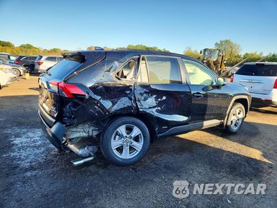 Trzecie zdjęcie samochodu z tyłu: 2025 TOYOTA RAV4 HYBRID XLE VIN:JTMRWRFV2SD335110 - miniatura