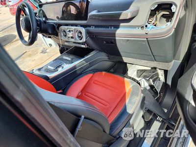 Zdjęcie 8 z 12 samochodu: 2025 MERCEDES-BENZ G 580E VIN:W1NWM0AB2SX046401 - miniatura