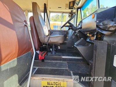 Piąte zdjęcie samochodu w środku: 1998 FREIGHTLINER CHASSIS FS65 VIN:4UZ6CJAA6WC914528 - miniatura