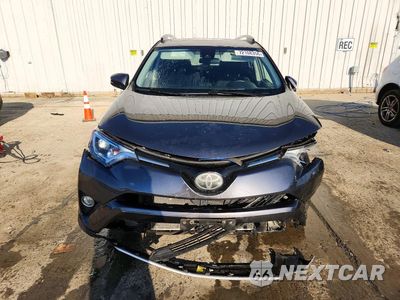 Piąte zdjęcie samochodu w środku: 2017 TOYOTA RAV4 XLE VIN:JTMRFREV7HD209965 - miniatura