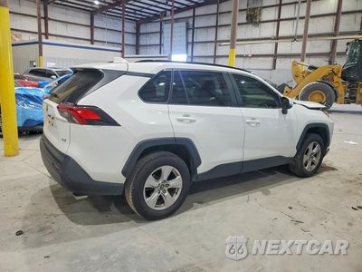 Trzecie zdjęcie samochodu z tyłu: 2019 TOYOTA RAV4 XLE VIN:JTMW1RFV9KD504332 - miniatura
