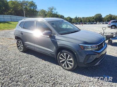 Czwarte zdjęcie samochodu z boku: 2022 VOLKSWAGEN TAOS SE VIN:3VVYX7B20NM096952 - miniatura