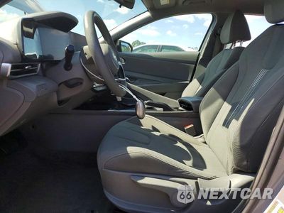 Zdjęcie 7 z 12 samochodu: 2024 HYUNDAI ELANTRA SEL VIN:KMHLM4DG1RU694599 - miniatura