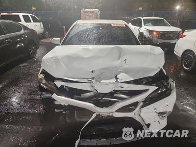 Piąte zdjęcie samochodu w środku: 2018 TOYOTA CAMRY SE VIN:4T1B11HK3JU636208 - miniatura