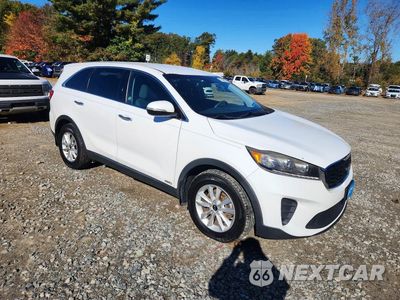 Czwarte zdjęcie samochodu z boku: 2019 KIA SORENTO LX V6 VIN:5XYPGDA53KG437371 - miniatura