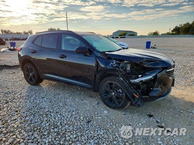 Czwarte zdjęcie samochodu z boku: 2023 BUICK ENVISION ESSENCE VIN:LRBFZNR4XPD067371 - miniatura