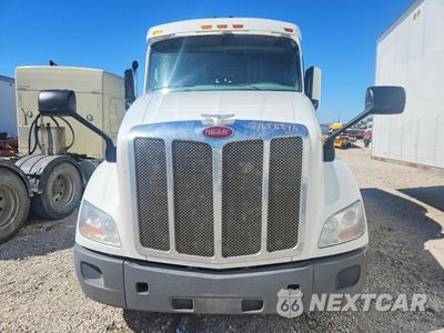 Piąte zdjęcie samochodu w środku: 2018 PETERBILT 579 SEMI TRUCK VIN:1XPBDP9X6JD484061 - miniatura