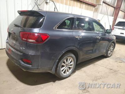Trzecie zdjęcie samochodu z tyłu: 2019 KIA SORENTO LX V6 VIN:5XYPGDA53KG522159 - miniatura
