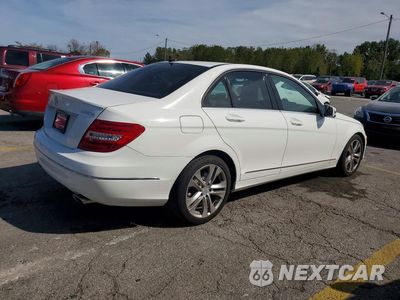 Trzecie zdjęcie samochodu z tyłu: 2013 MERCEDES-BENZ C 300 4MATIC VIN:WDDGF8AB6DG130704 - miniatura